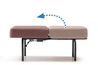 スリーパーラウンジ 戻す場合は背上を持ち上げてください